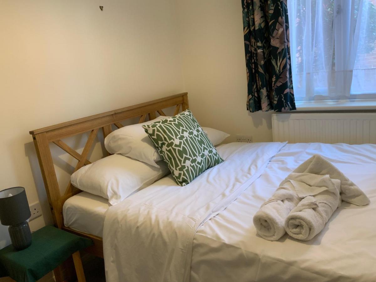 2 Bedroom Apartment Near Southfields London Exteriör bild