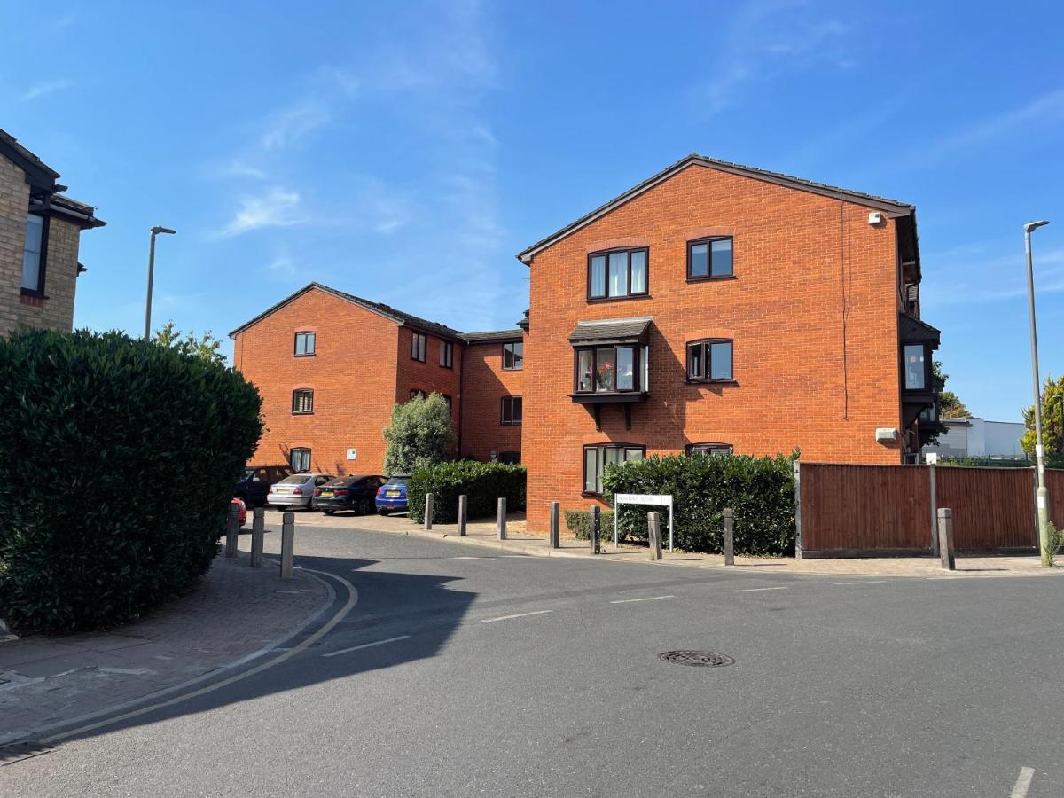 2 Bedroom Apartment Near Southfields London Exteriör bild